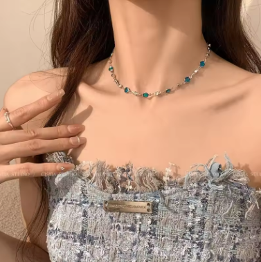 Collar Doble Encanto: Mariposa / Piedras Turquesa